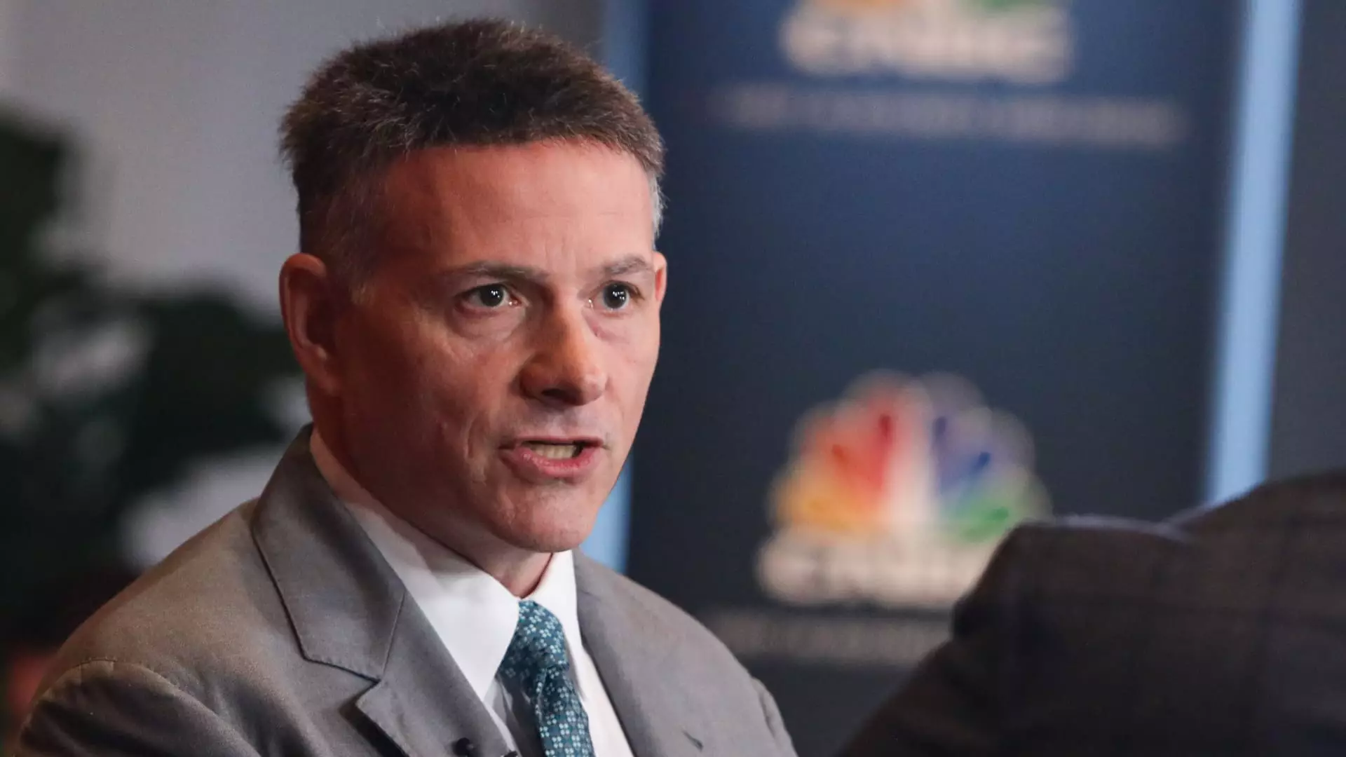 David Einhorn’s Market Tactics: A Cautious Approach in Uncertain Times