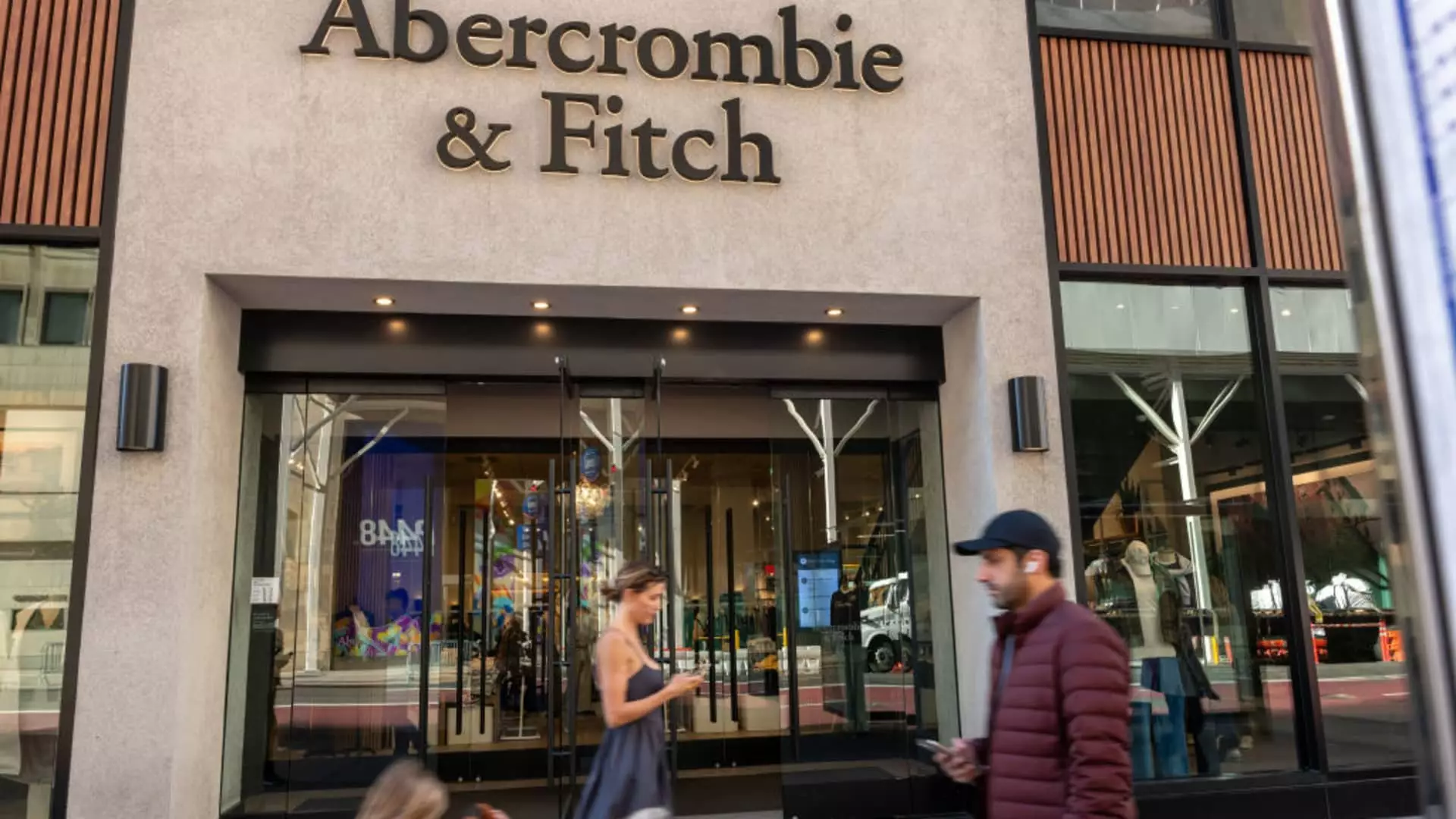 Abercrombie & Fitch: Resilience Amid Controversy and Growth Prospects