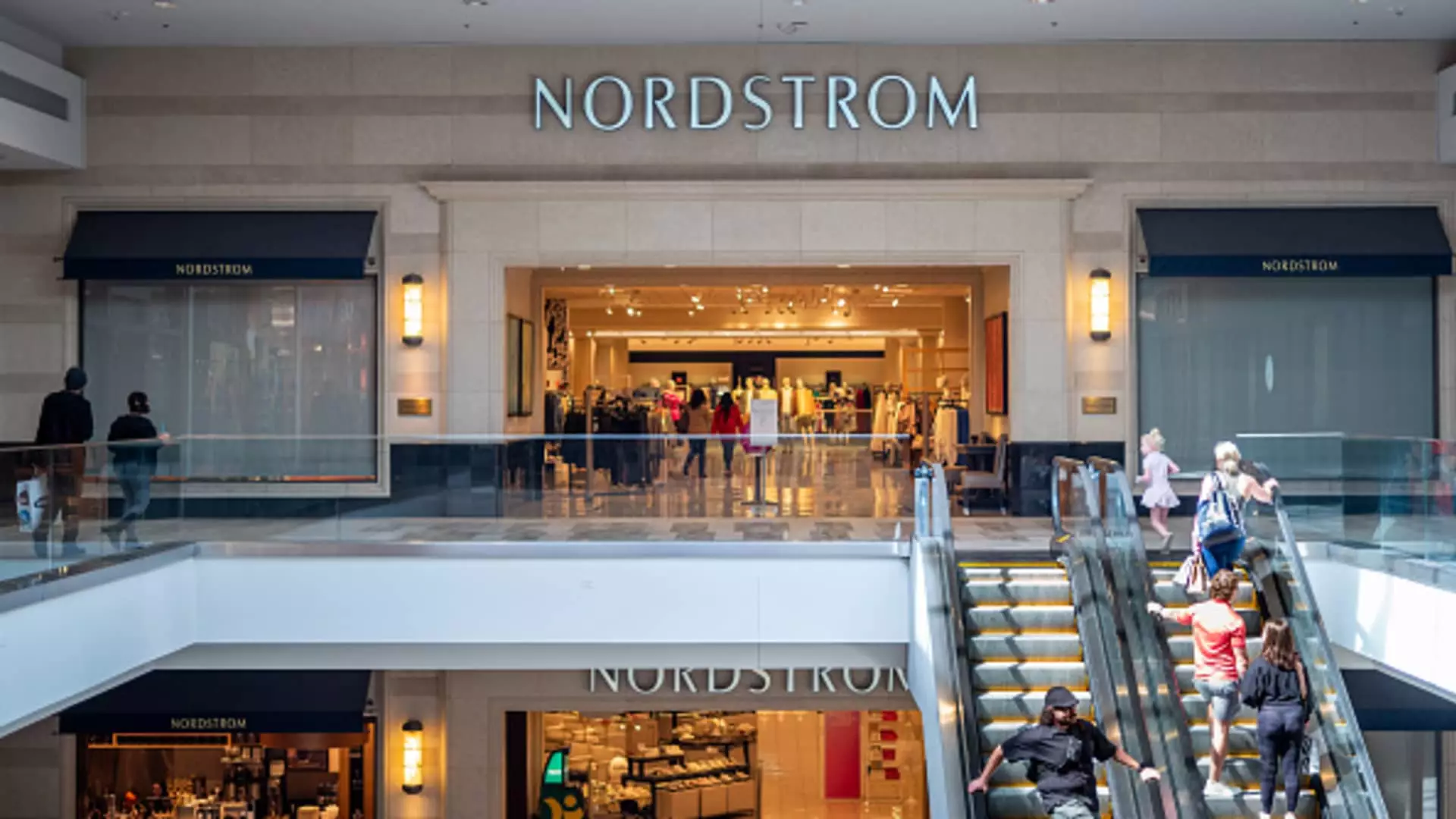 Nordstrom’s Resilient Holiday Sales Boosts Financial Outlook