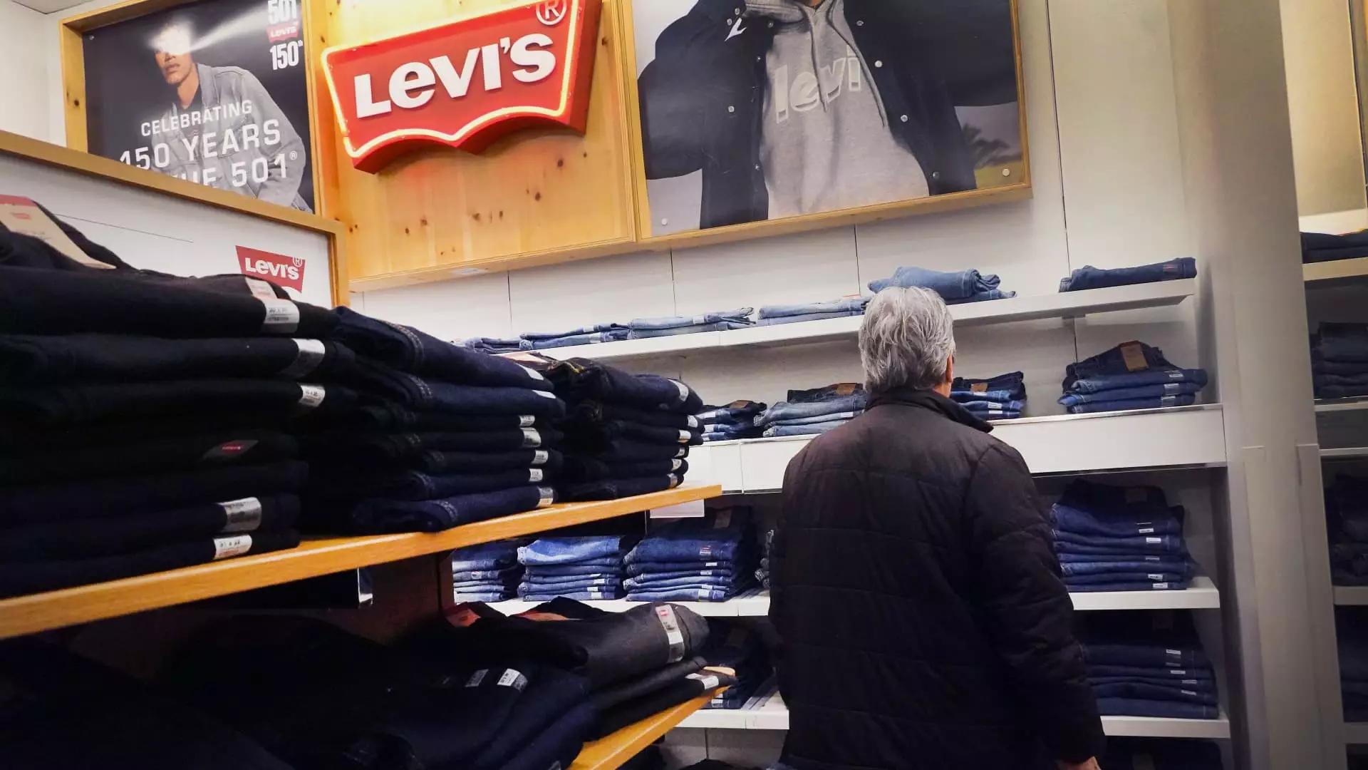 Levi Strauss Faces Challenges Amid Mixed Financial Outcomes: What Lies Ahead?