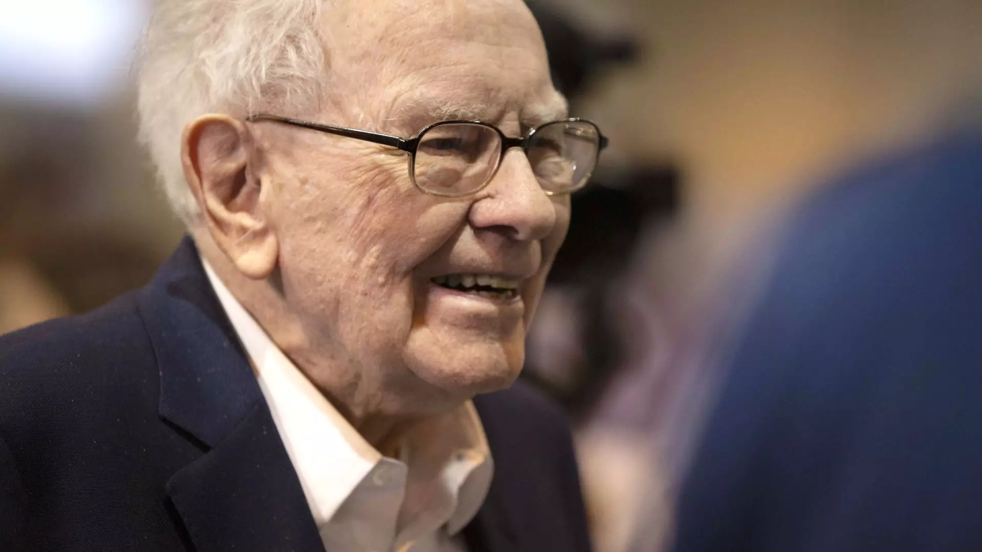 Unraveling Buffett’s Cash Conundrum: A Deep Dive into Berkshire Hathaway’s 2024 Strategy