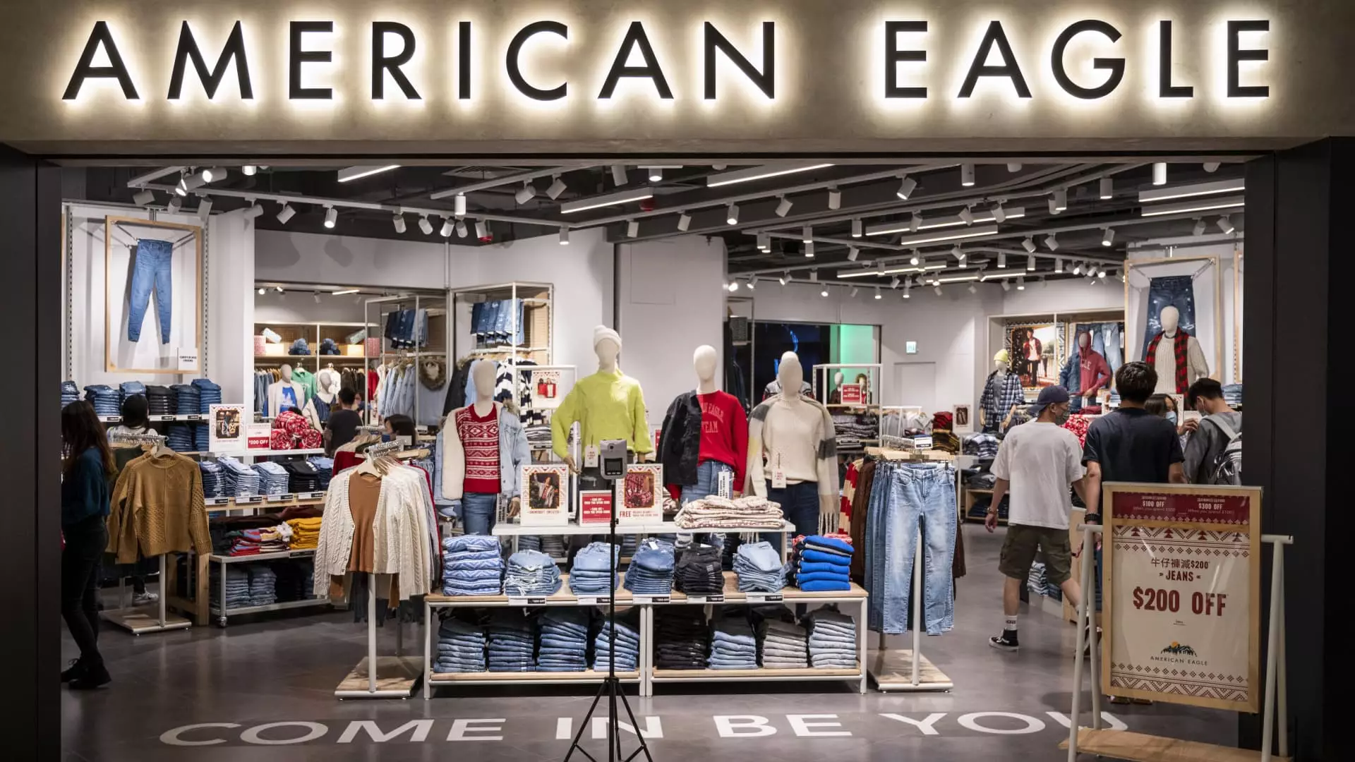 5 Troubling Signs of Decline: American Eagle’s Cautious Outlook for 2025