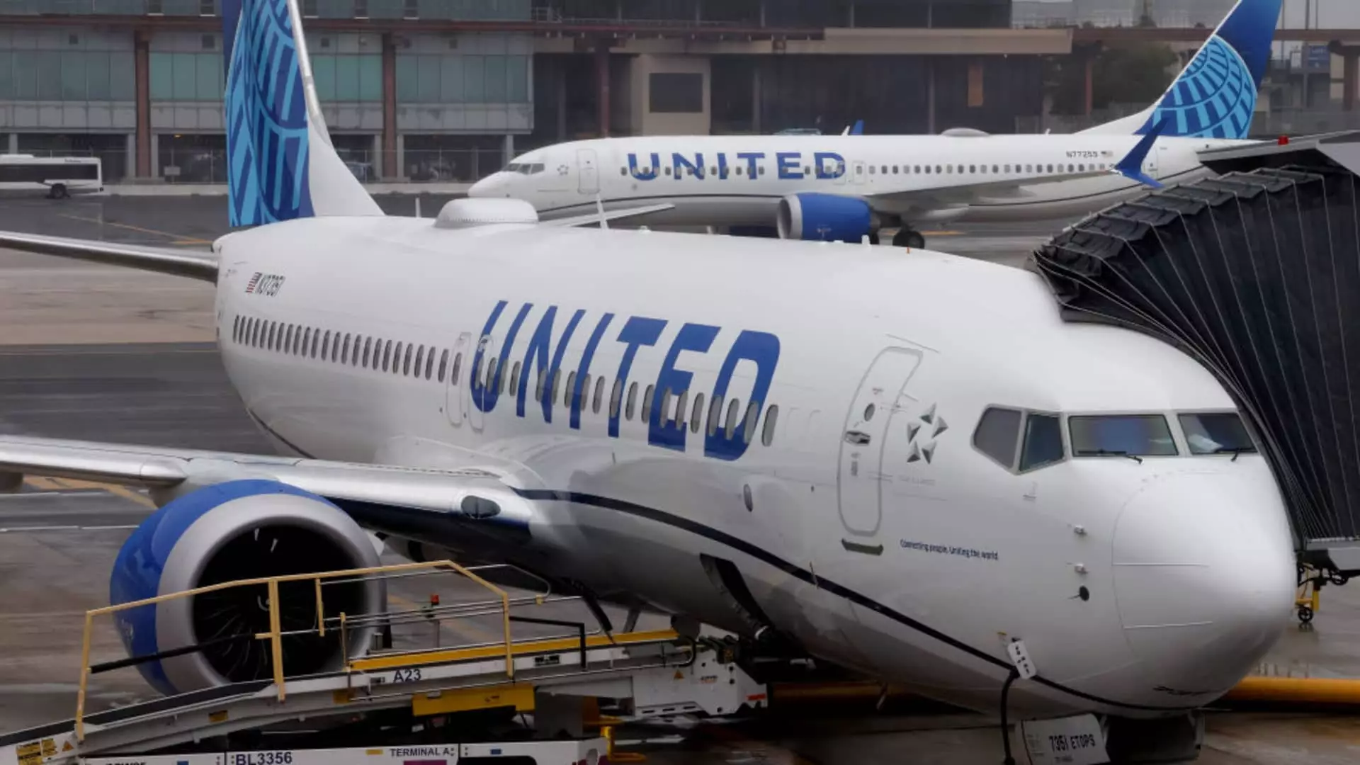 The 5 Big Reasons Why United Airlines Surge Signals Turbulent Times Ahead