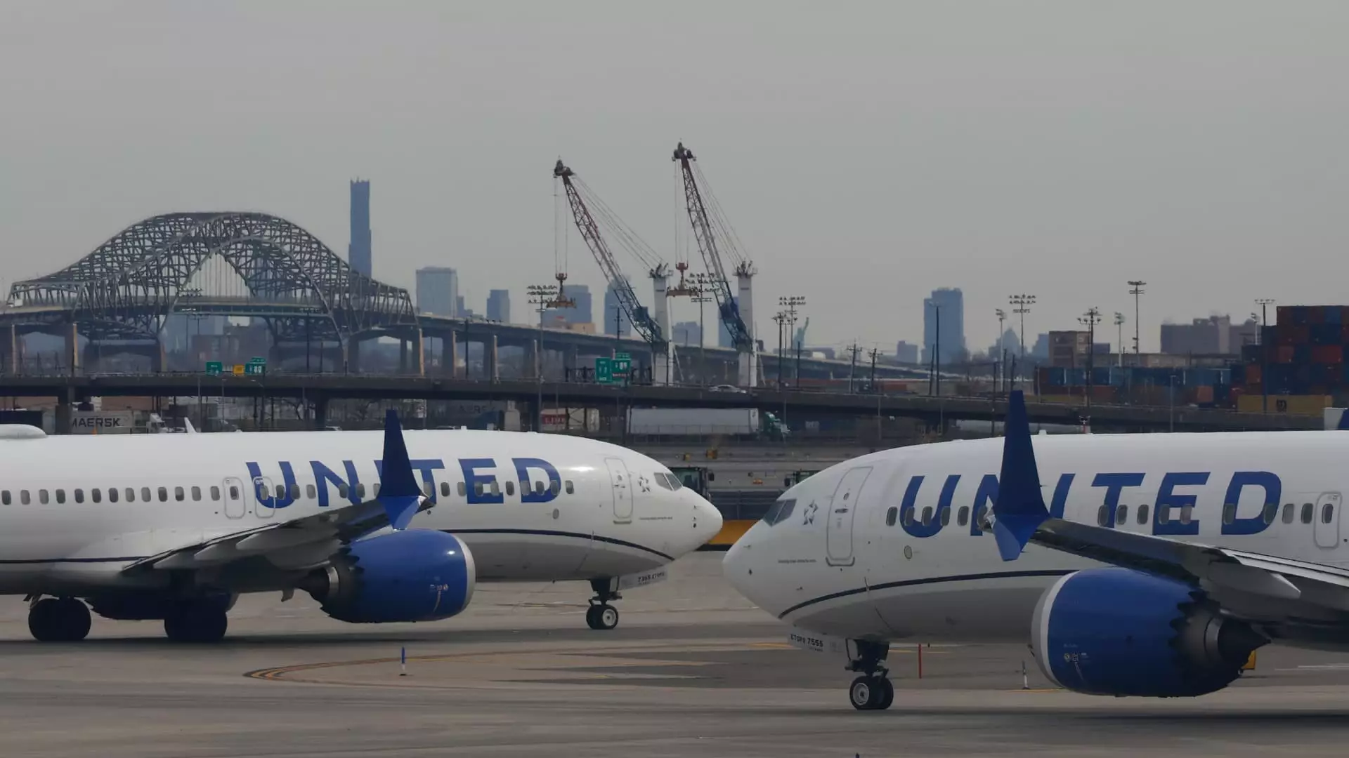 35 Daily Flight Cuts: A Gripping Crisis at United Airlines Amid Severe Delays
