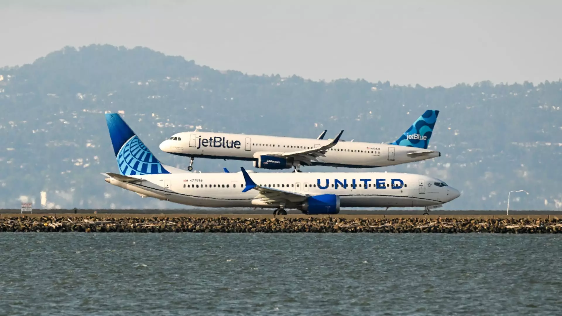 5 Critical Insights on United Airlines’ Bold JetBlue Partnership