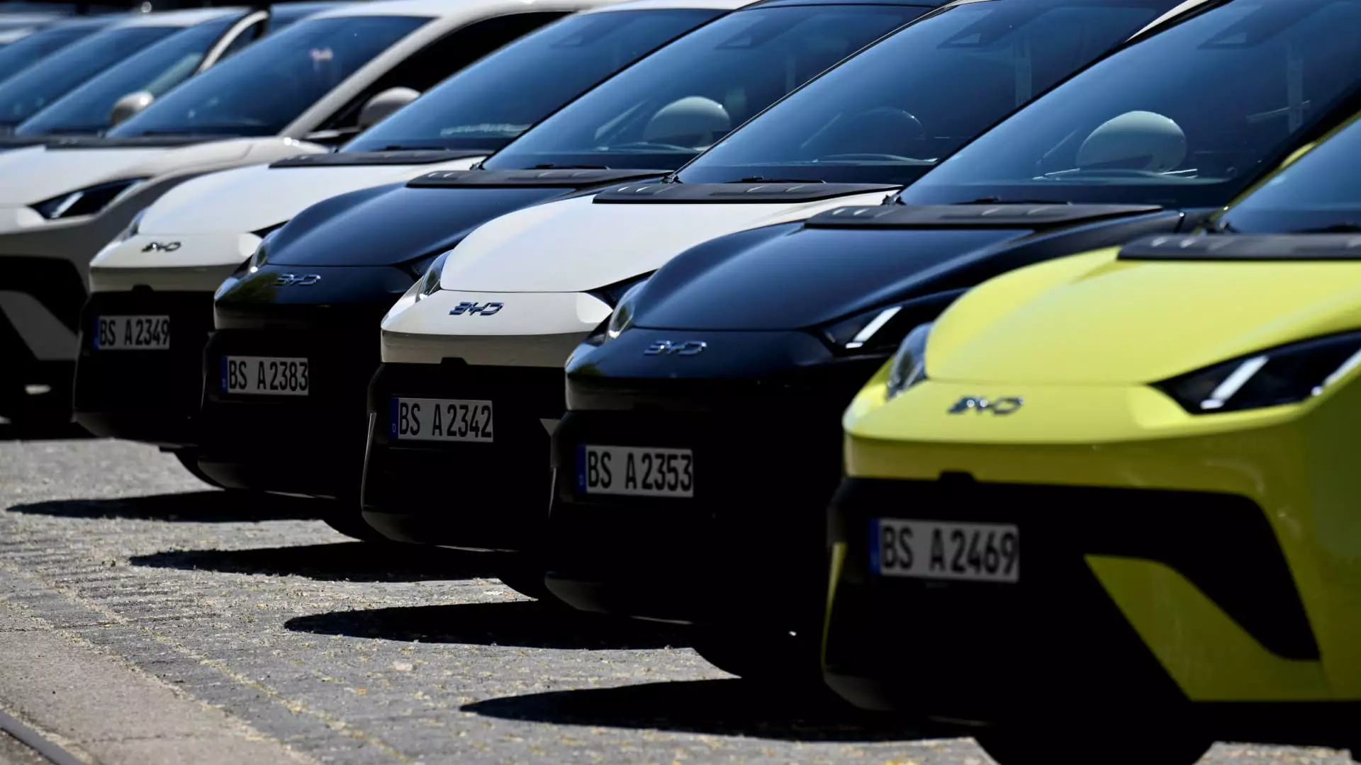 7 Electric Vehicle Giants Battling in China’s Relentless Price War