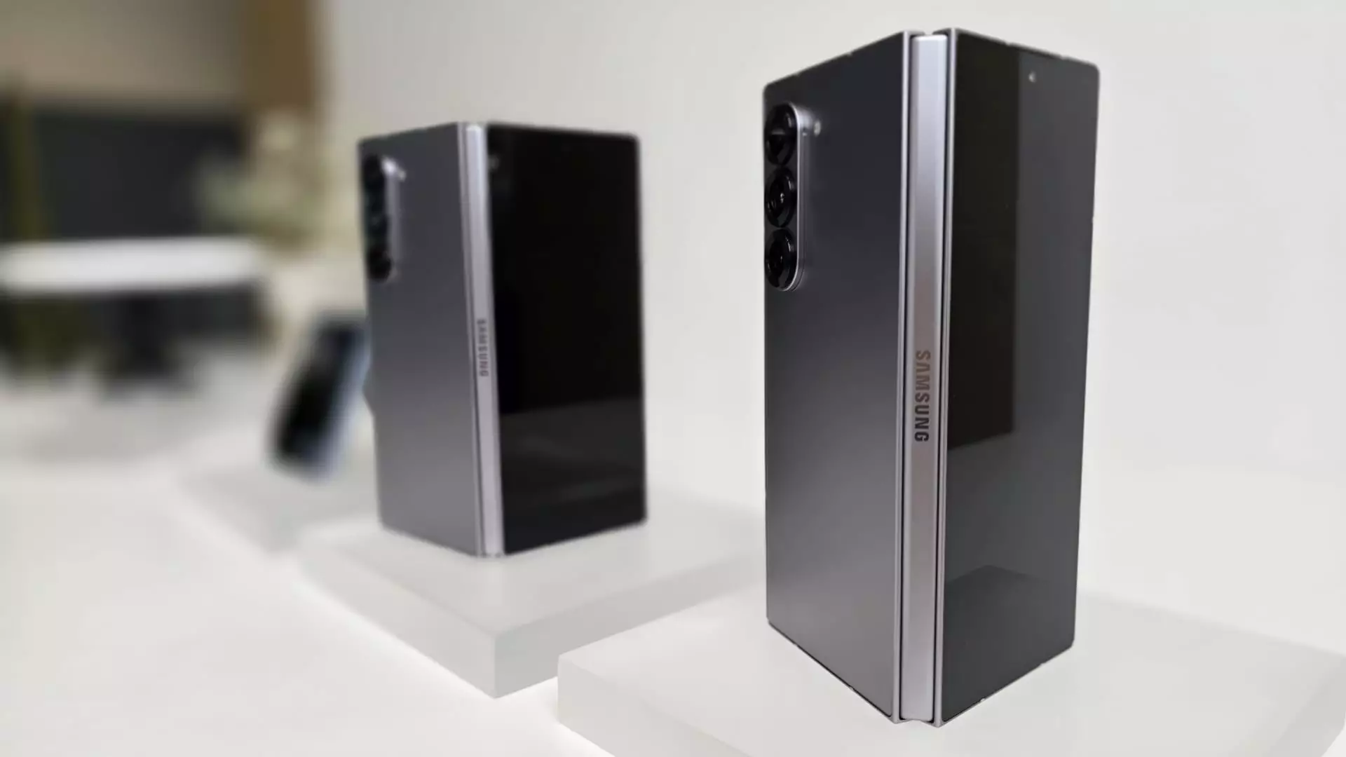 5 Reasons Why Samsung Must Dominate the Foldable Smartphone Market Now