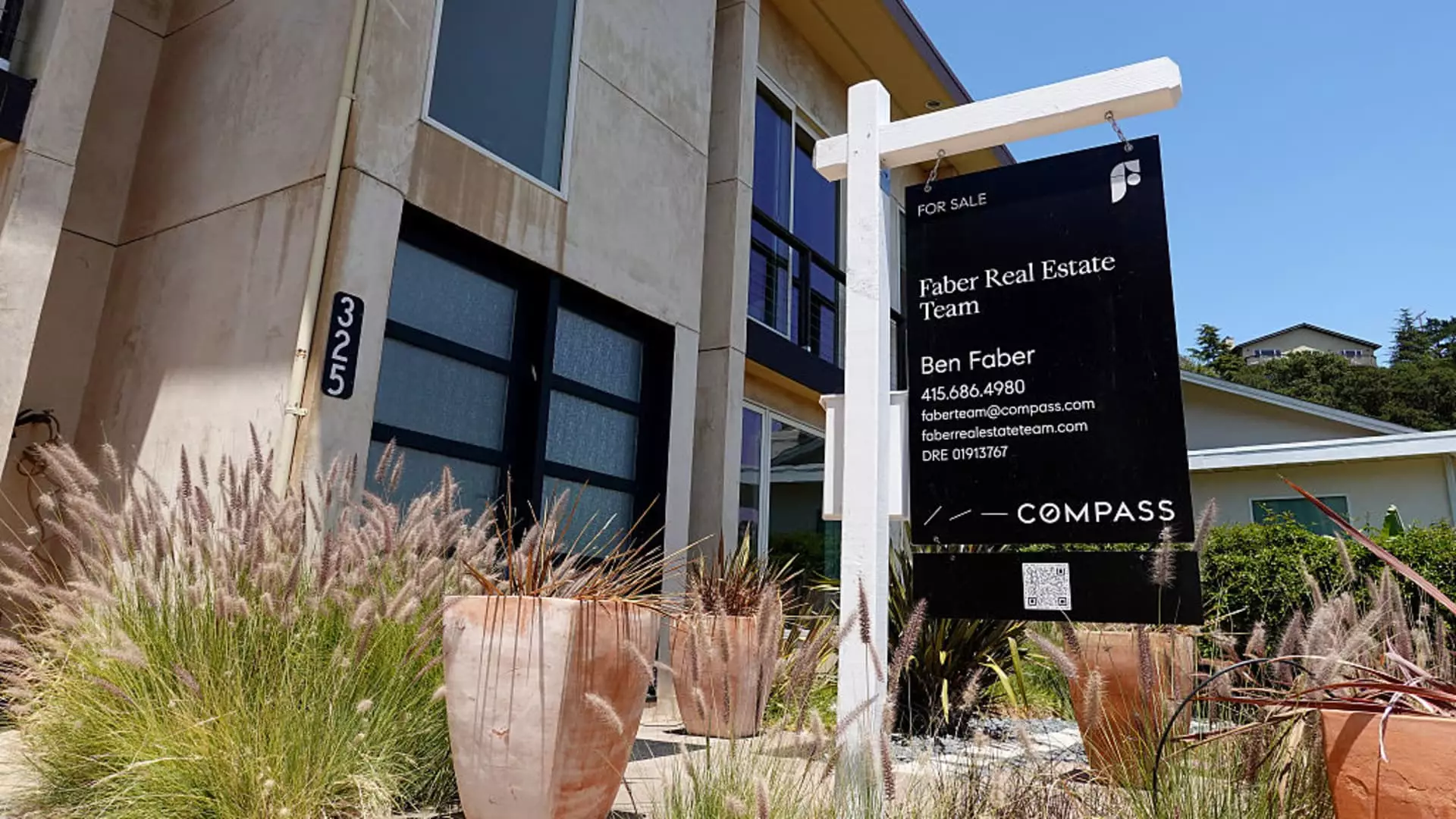 The 5 Warning Signs of a Faltering Housing Market: Are We Headed for a Crisis?